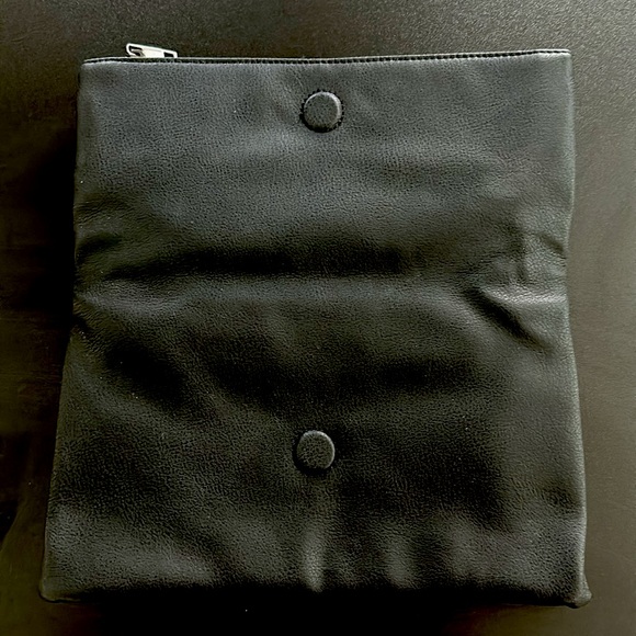 Black Fold over Zippered Clutch with chain strap and magnetic closure - Picture 5 of 8